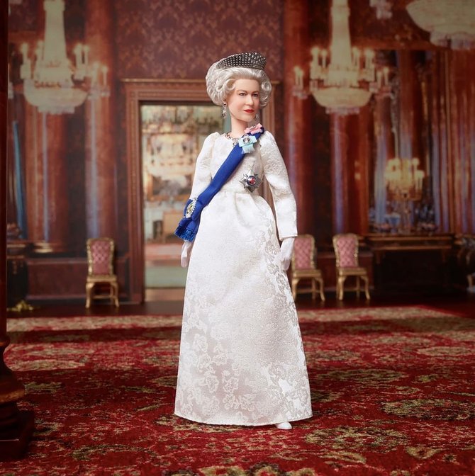 Vida Press nuotr./Pagal Elizabeth II portretą sukurta barbė