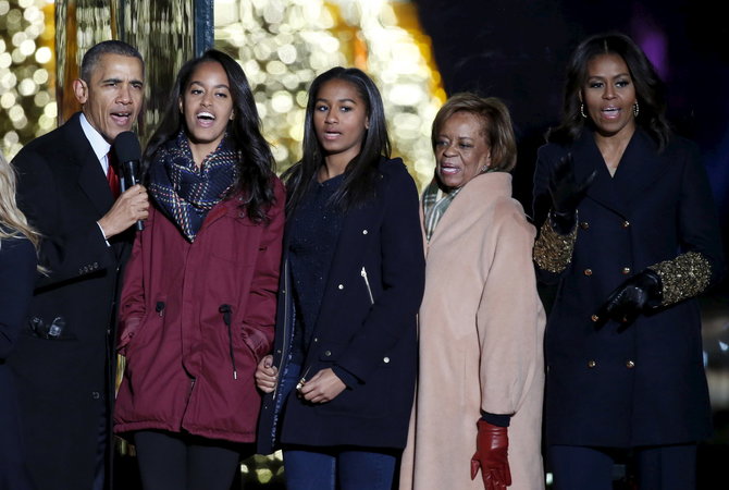 „Reuters“/„Scanpix“ nuotr./Michelle ir Barackas Obamos su dukromis Sasha ir Malia