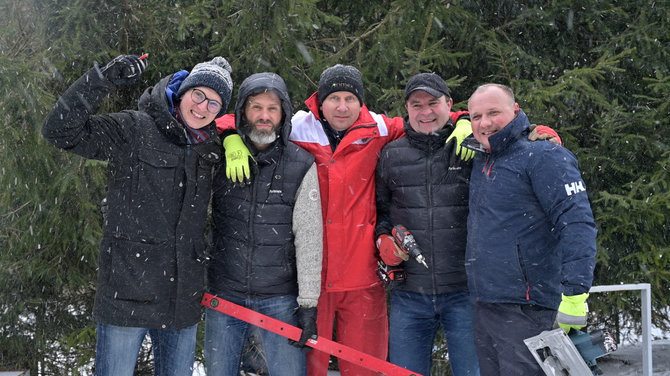 LNK nuotr./„Gelbėkit vaikus“ istorijos herojei Stasei padėjusi komanda