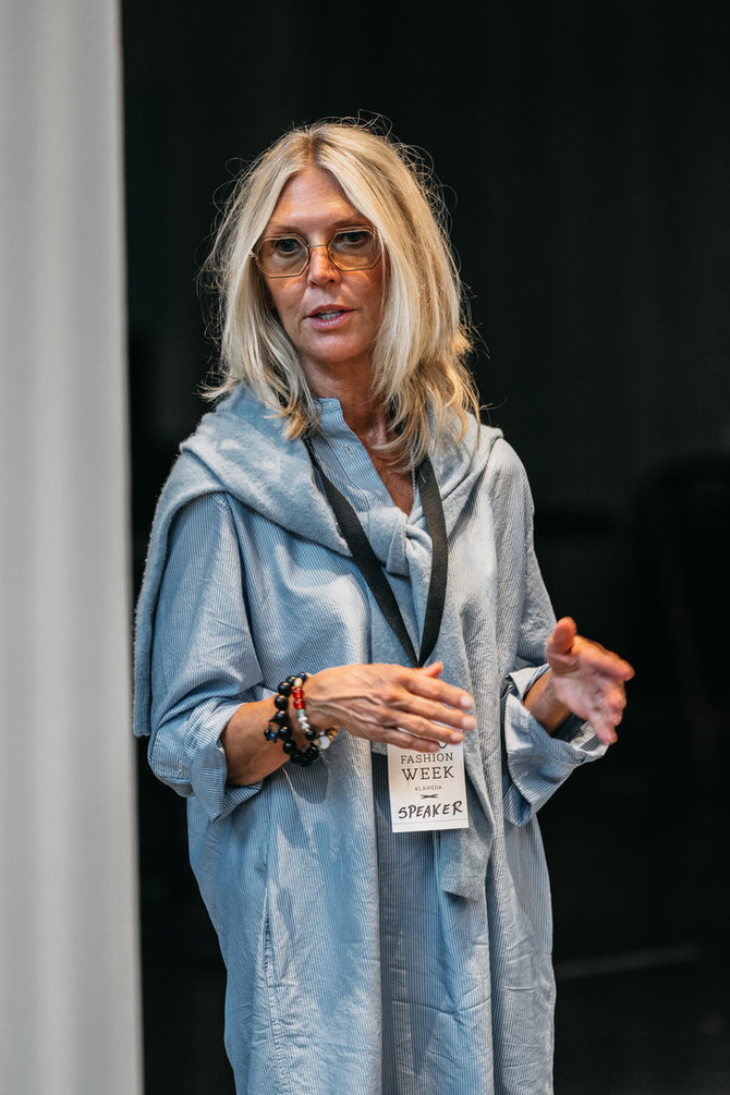 Domo Rimeikos nuotr./Mados stovyklos lektorė Lotta Ahlvar, buvusi Swedish Fashion Council vadovė, svarbi figūra Švedijos dizaino bendruomenėje