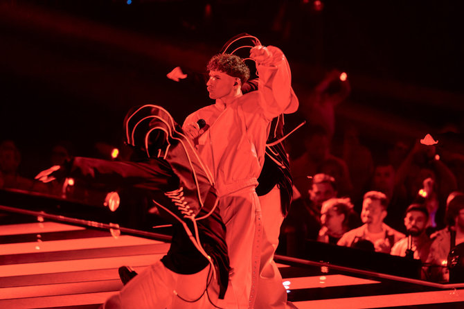 Corinne Cumming/EBU nuotr./Silvester Belt pasirodymas „Eurovizijos“ pusfinalyje