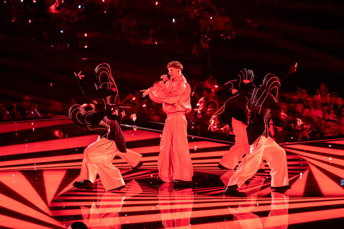 Corinne Cumming/EBU nuotr./Silvester Belt pasirodymas „Eurovizijos“ pusfinalyje
