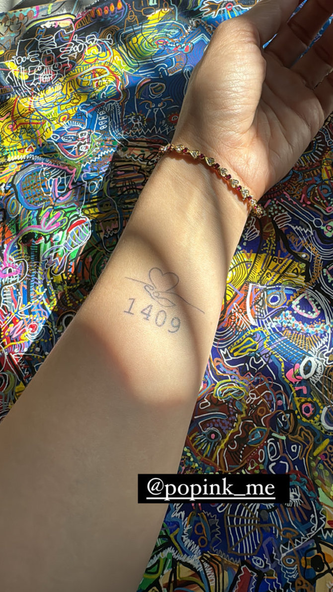 Asmeninio archyvo nuotr./Monika Liu pasipuošė koncertui „Laisvės vaikai“ sukurta tatuiruote