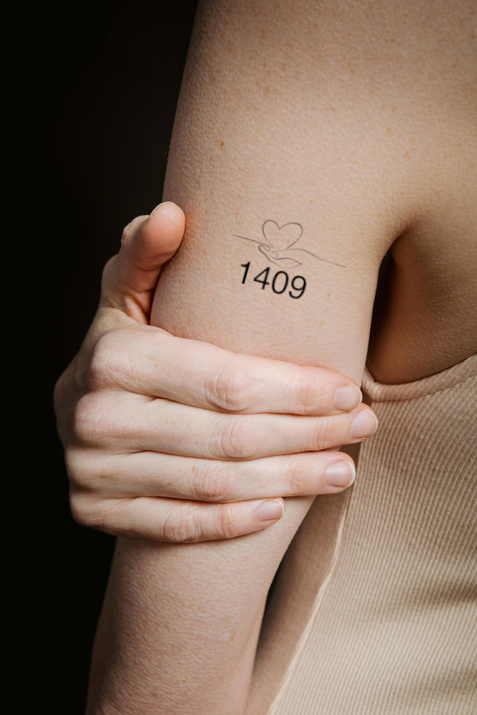 Asmeninio archyvo nuotr./Žinomos moterys pasipuošė koncertui „Laisvės vaikai“ sukurtomis tatuiruotėmis