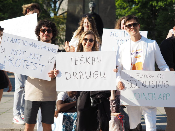 Vilniuje – protestas prieš neigiamą technologijų įtaką ir vienišumą