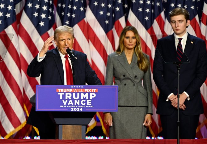 Vida Press nuotr./Donaldas Trumpas, Melania Trump, Barronas Trumpas