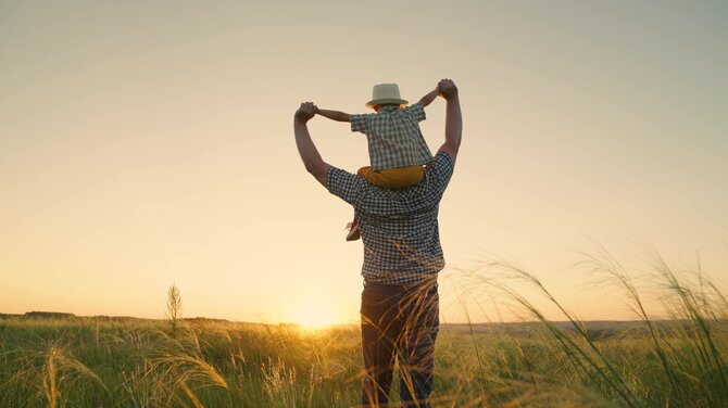 Shutterstock nuotr./Tėtis ir vaikas