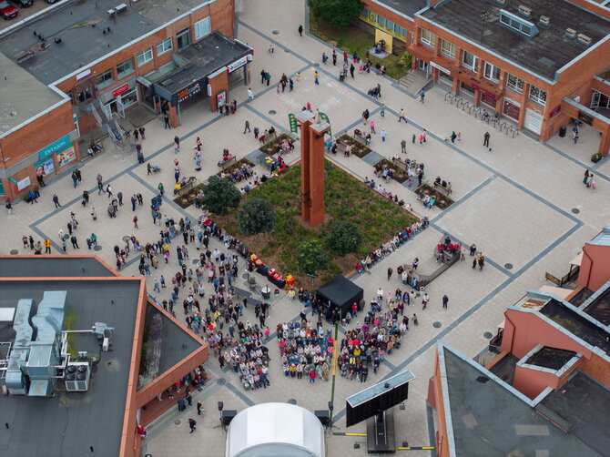 Sauliaus Žiūros nuotr./Šeškinės atnaujintos centrinės aikštės atidarymas