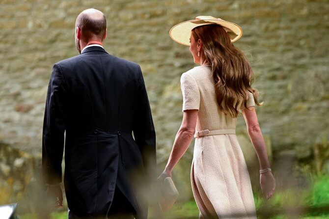Vida Press nuotr./Princesės Anne sūnaus Peterio Phillipso ir jo mylimosios Harriet Sperling vestuvės