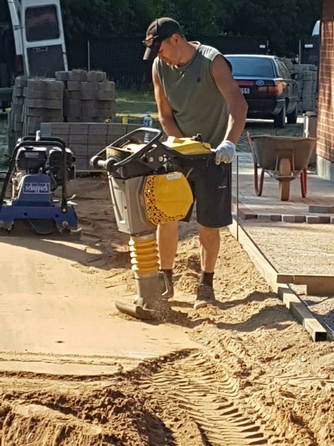 Vaido Vaitkaus nuotr./„Akmens kiemo“ darbuotojų atliekami darbai Palangos kempinge