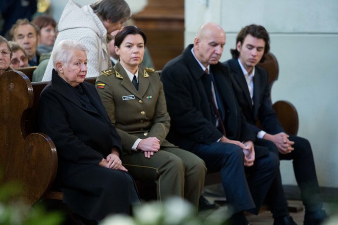 Josvydo Elinsko / 15min nuotr./Adolfo Ramanausko-Vanago šeima valstybinių laidotuvių ceremonijoje