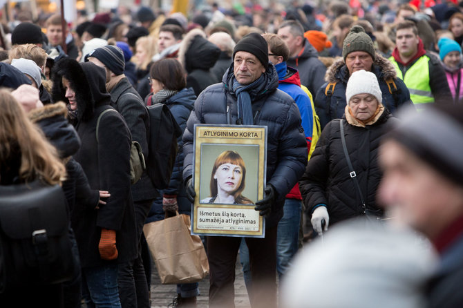 Josvydo Elinsko / 15min nuotr./Masinė protesto akcija „Paskutinis skambutis“