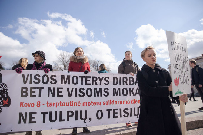 Josvydo Elinsko / 15min nuotr./Kovo 8-osios solidarumo eitynės „Visos moterys dirba, bet ne visoms moka“