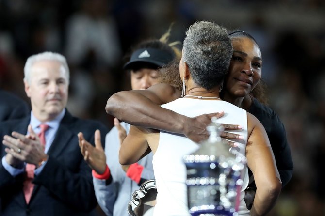 AFP/„Scanpix“ nuotr./Serena Williams ir Katrina Adams