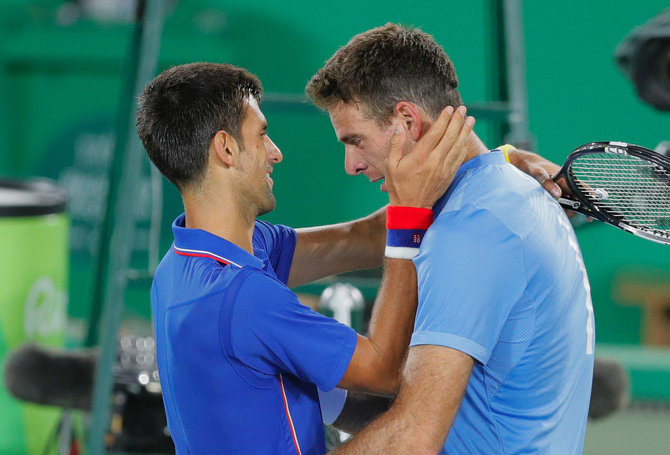 „Scanpix“/AP nuotr./Novakas Džokovičius ir Juanas Martinas Del Potro Rio Olimpinėse žaidynėse
