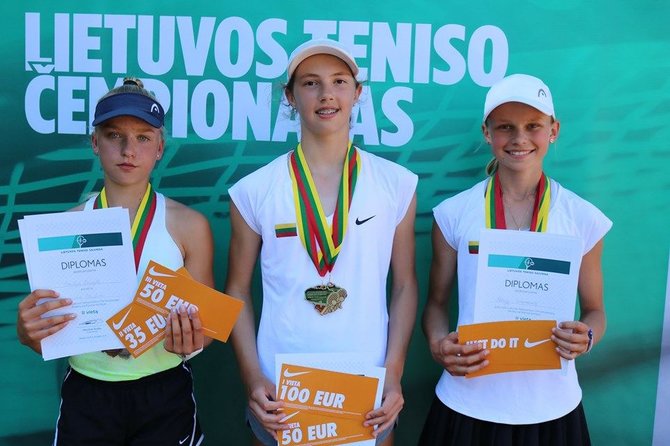 Tomo Ganusausko nuotr./Lietuvos keturiolikmečių teniso čempionato prizininkės