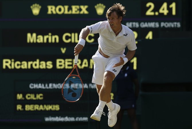 AFP/„Scanpix“ nuotr./Ričardas Berankis padavinėja 2015-ų metų Vimbldono mače prieš Mariną Čiličių