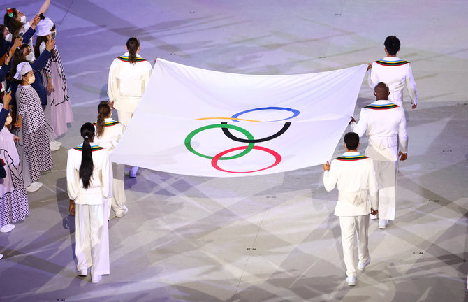 „Reuters“/„Scanpix“ nuotr./Olimpinė vėliava