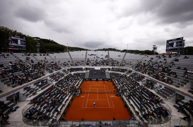 „Reuters“/„Scanpix“ nuotr./Pirmą „Masters“ turnyro Romoje dieną paženklino lietus