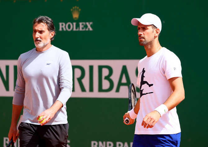 „Scanpix“ nuotr./Novakas Džokovičius ir buvęs tenisininkas Nenadas Zimonjičius Monte Karle