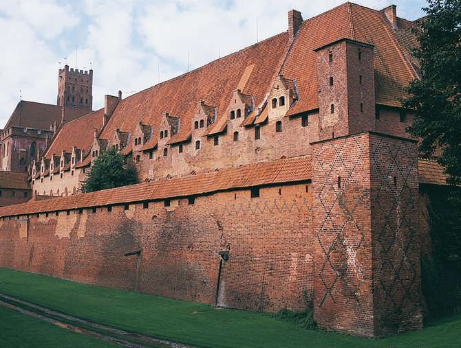 Leidyklos vizualas/Marienburgo Vidurinė pilis žvelgiant iš pietryčių pusės. 