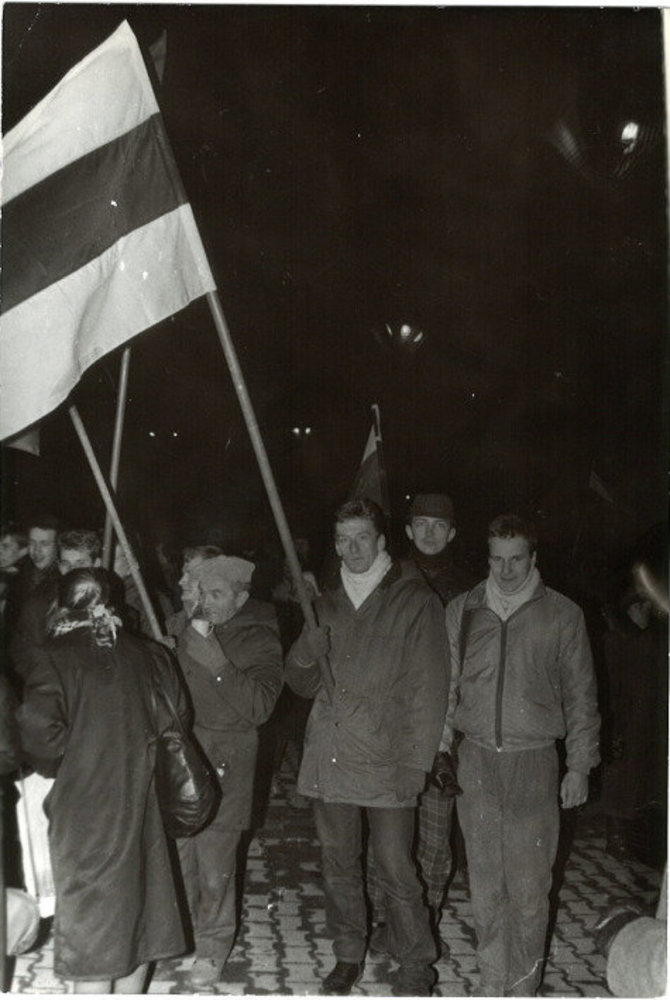 Asmeninio archyvo nuotr./Evaldas Čižinauskas laiko vėliavą