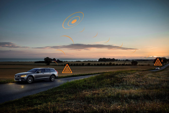 „Volvo“ nuotr./„Volvo Cars“ pristato pirmąją automobilių pramonėje jungliąją saugumo technologiją