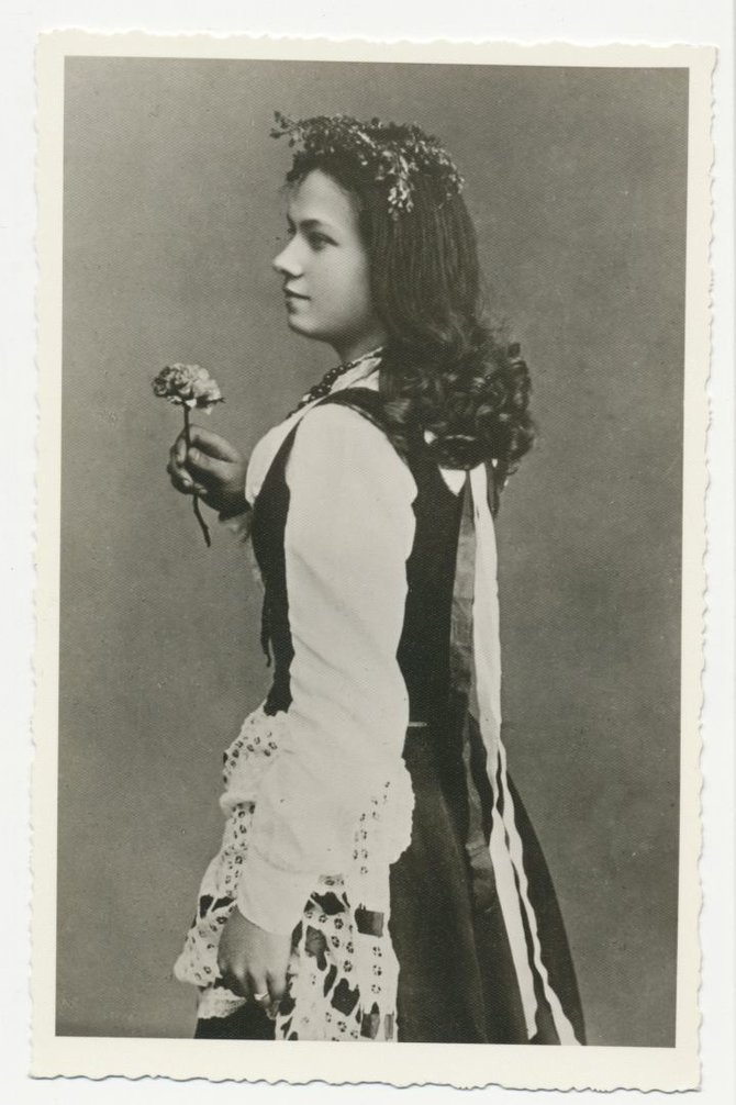 Marijos ir Jurgio Šlapelių namo-muziejaus archyvo nuotr./Marija Piaseckaitė-Šlapelienė – pagrindinio vaidmens atlikėja pirmojoje lietuviškoje operoje, Miko Petrausko operoje „Birutė“, 1906 m.