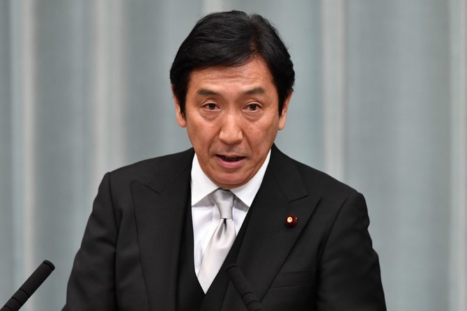 AFP/„Scanpix“ nuotr./Japonijos ekonomikos, prekybos ir pramonės ministras Isshu Sugawara