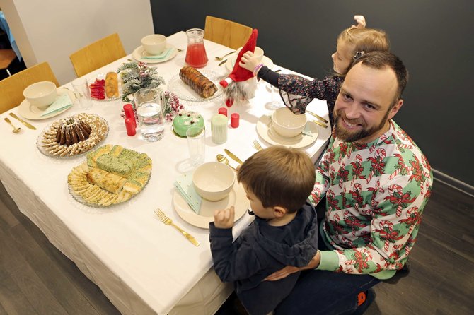Organizatorių nuotr./Saulius Urbonas siūlo Kalėdų stalą dengti kartu su vaikais