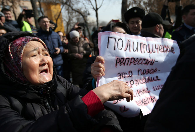„Reuters“/„Scanpix“ nuotr./Kazachstane sulaikyta iki 100 opozicijos protestuotojų