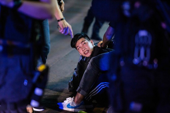 AFP/„Scanpix“ nuotr./Honkonge policija susigrūmė su demokratijos šalininkais