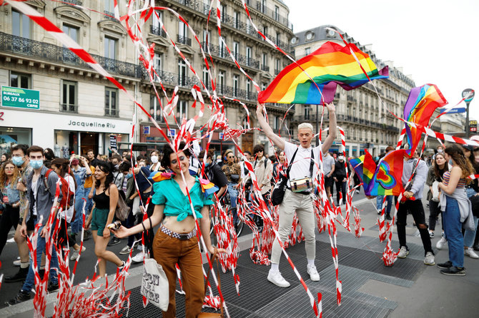 „Reuters“/„Scanpix“ nuotr./LGBT eitynės Paryžiuje