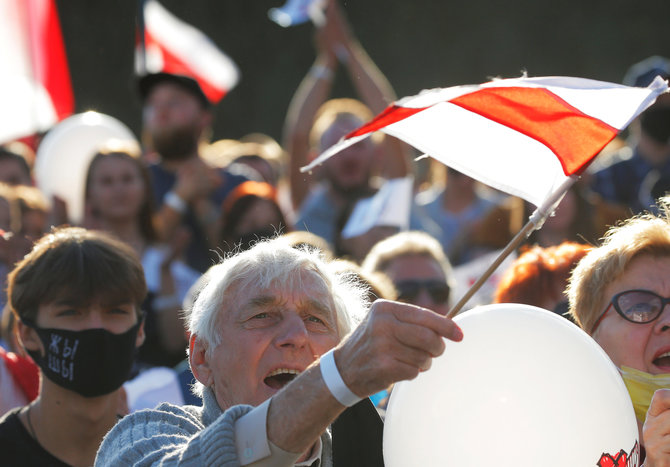 „Reuters“/„Scanpix“ nuotr./Tūkstančiai žmonių susirinko į demonstraciją Minske