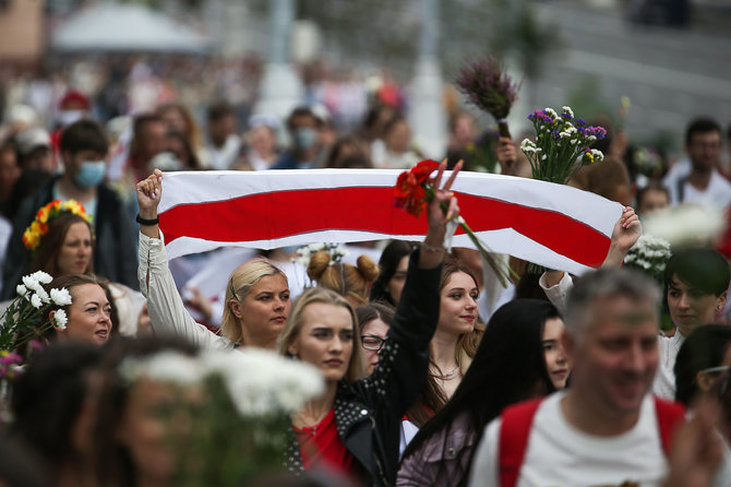 „Scanpix“/ITAR-TASS nuotr./Minsko centre vyksta masinė protesto akcija