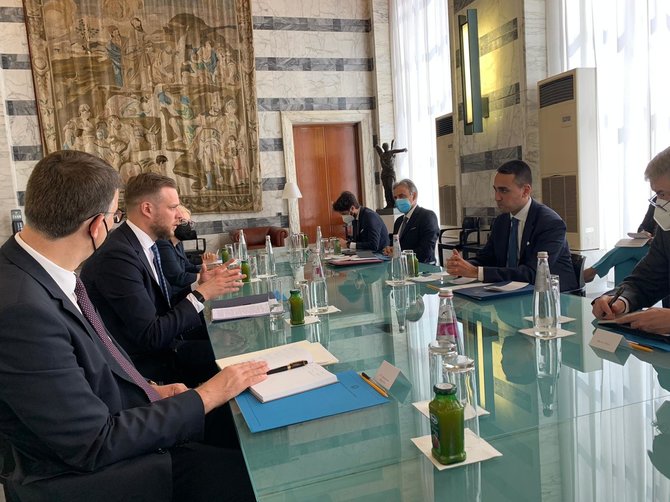 Užsienio reikalų ministerijos nuotr./Užsienio reikalų ministrai Romoje sutarė, kad tiek Pietų, tiek Rytų Europai kylantys iššūkiai yra bendri ES iššūkiai