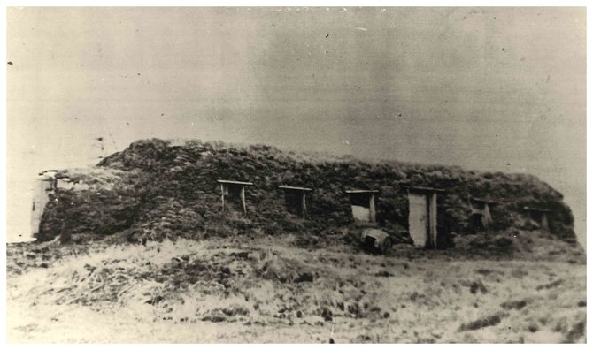 LGGRTC archyvo nuotr./Pirmoji Bykovo kyšulyje pastatyta jurta, kurioje gyveno lietuvių ir suomių tremtiniai. 