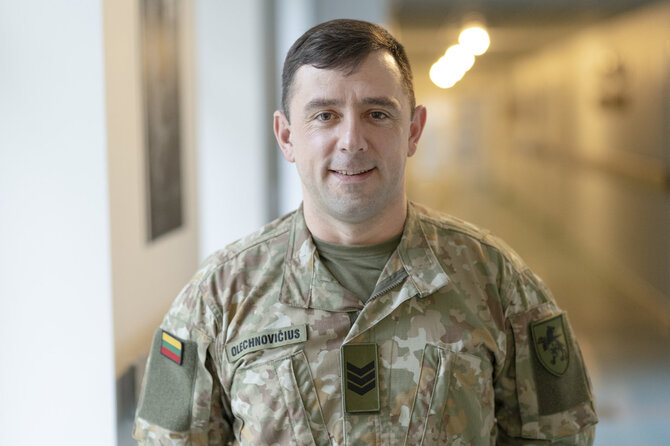 Ievos Budzeikaitės nuotr./Paramos ginklų specialistas Marius Olechnovičius