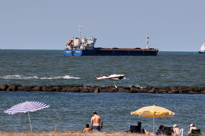 „Reuters“/„Scanpix“ nuotr./Rusijos krovininis laivas, sustabdytas prie Turkijos krantų