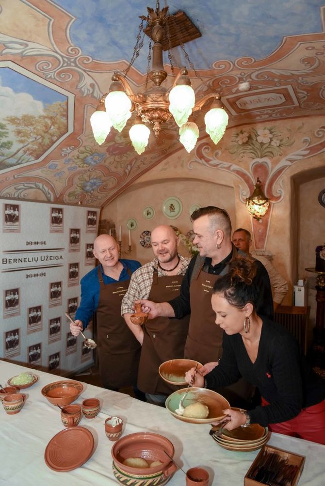 Naurimo Zavecko nuotr./Žinomi žmonės gamino cepelinus