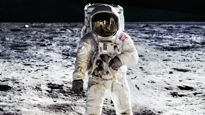 Shutterstock nuotr./M.Hamilton – „Apollo“ misijų inžinierė