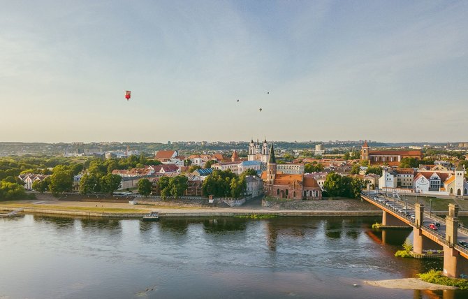 A. Aleksandravičiaus nuotr. /Kauno miesto panorama ir besišypsantis laikrodis