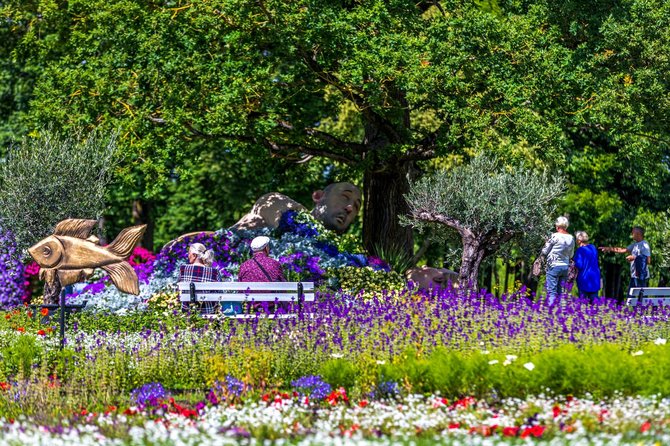 Pakruojo dvaro nuotr./Savaitgalį atidaromas didžiausias vasaros gėlių festivalis žavės utopine gėlių, spalvų ir pramogų gausa