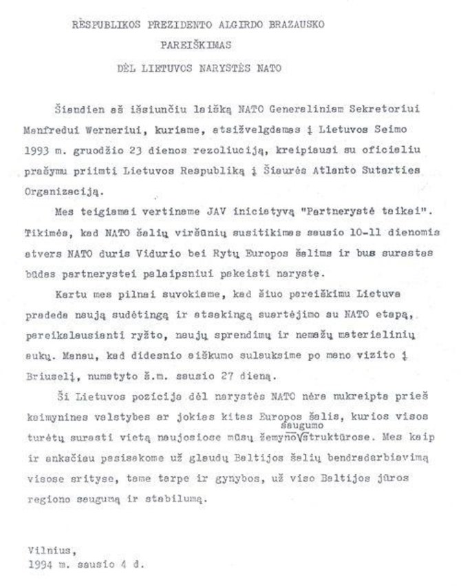 Užsienio reikalų ministerijos nuotr. /Prezidento A.Brazausko pareiškimas dėl Lietuvos narystės NATO