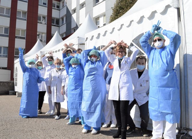 Kauno klinikinės ligoninės nuotr. /Kauno klinikinės ligoninės medikai, gydantys koronavirusu sergančius žmones