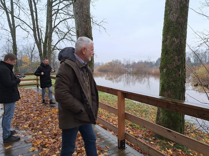 Broniaus Markausko nuotr./Bronius Markauskas apžiūri potvynį Klaipėdos rajone