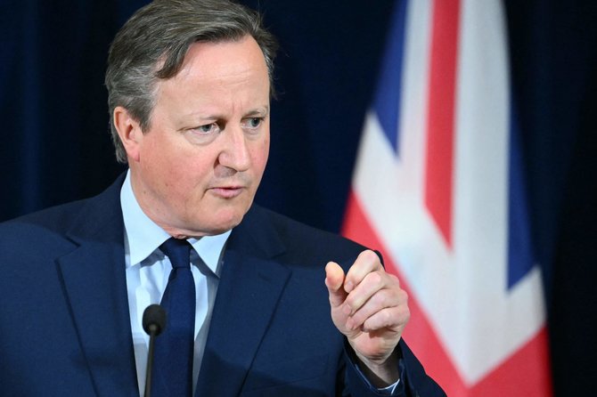 „Scanpix“/AFP nuotr./Didžiosios Britanijos užsienio reikalų sekretorius Davidas Cameronas