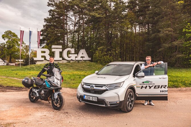 „Auto Bild Lietuva“ nuotr./V.Milius ir K.Mieliauskas išbandė vėl atvertas Baltijos šalių sienas