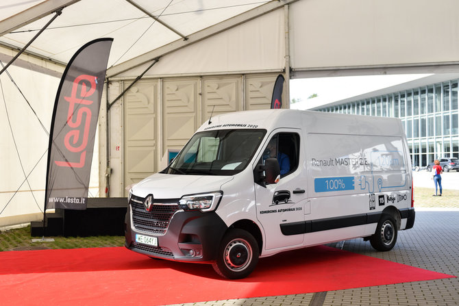 Organizatorių nuotr./„Lietuvos komercinio automobilio 2020“ apdovanojimų ceremonijoje „Renault Master“ pripažintas metų furgonu