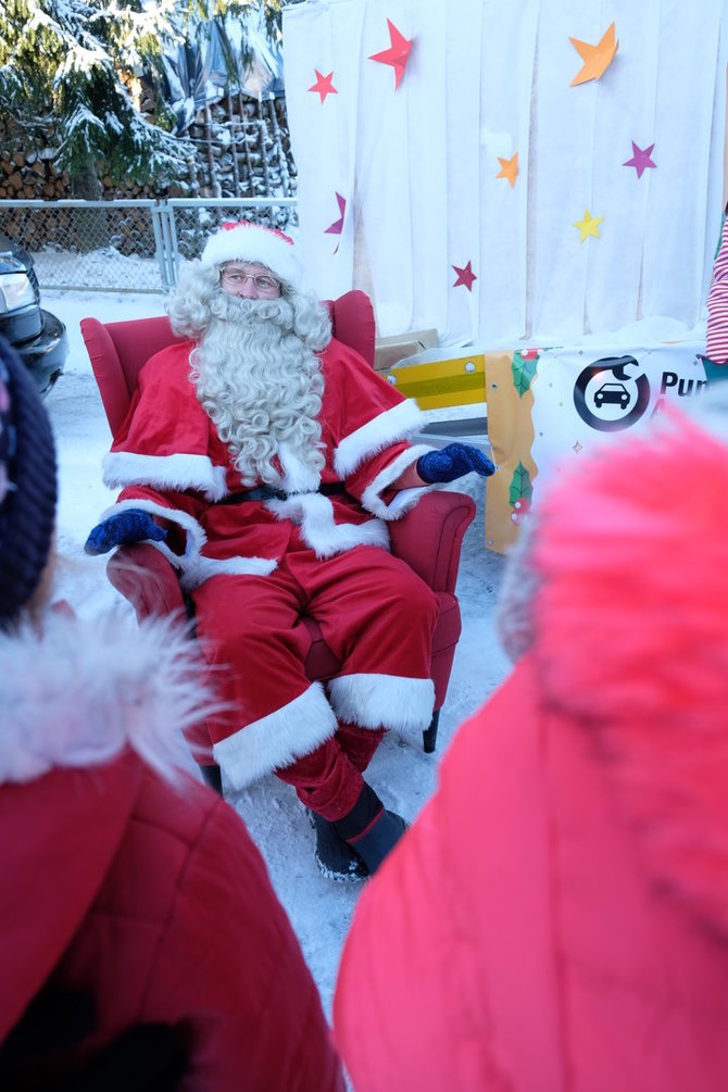 Karolinos Januškienės nuotr./Vaikus lankantis Kalėdų Senelis Arminas Vareika
